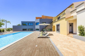 Spacious house with sea view in Quelfes, shared pool